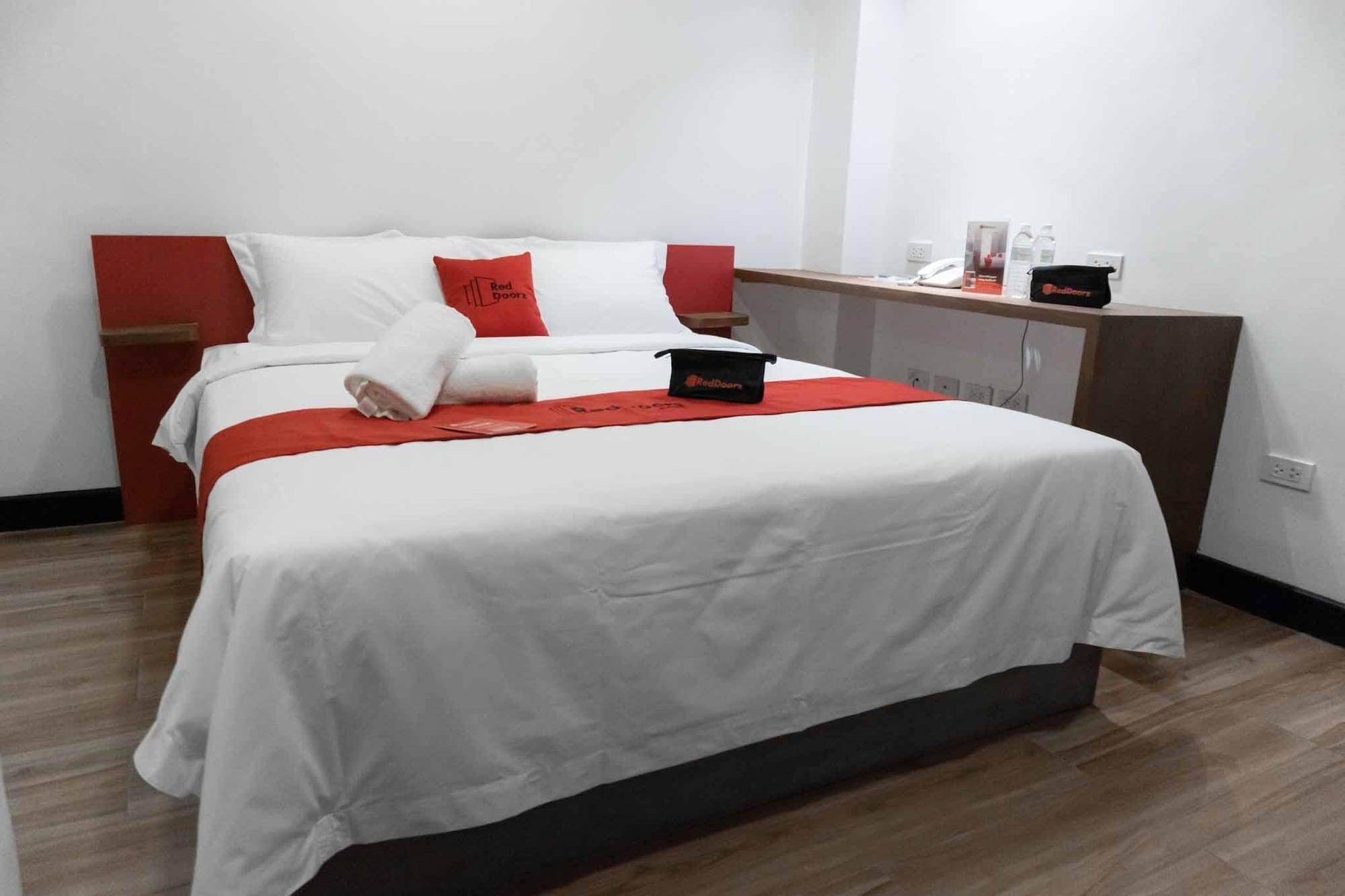 Reddoorz Plus At Mm Hotel Las Pinas Former Reddoorz Plus Near Bamboo Organ Exteriér fotografie