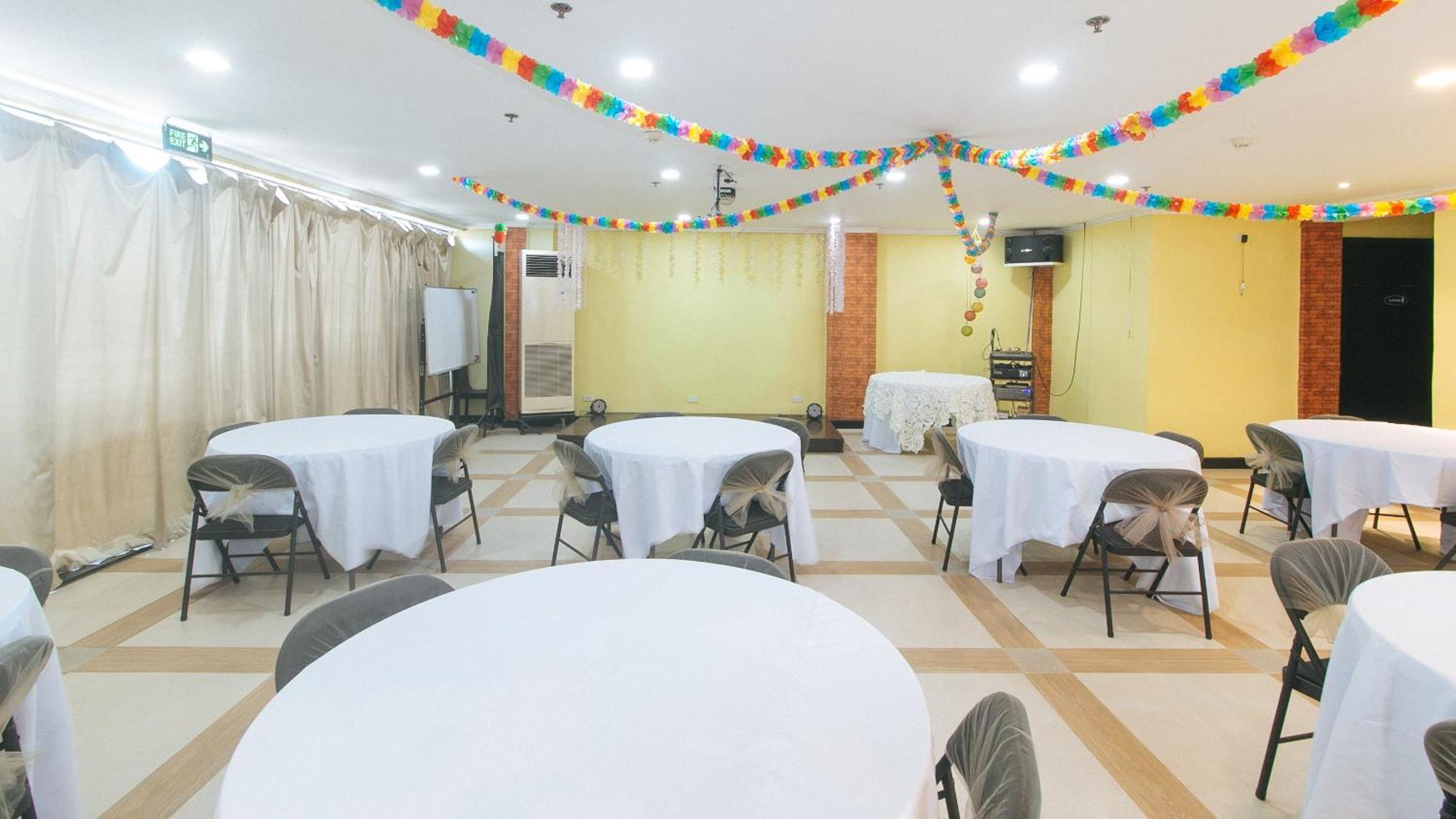 Reddoorz Plus At Mm Hotel Las Pinas Former Reddoorz Plus Near Bamboo Organ Exteriér fotografie