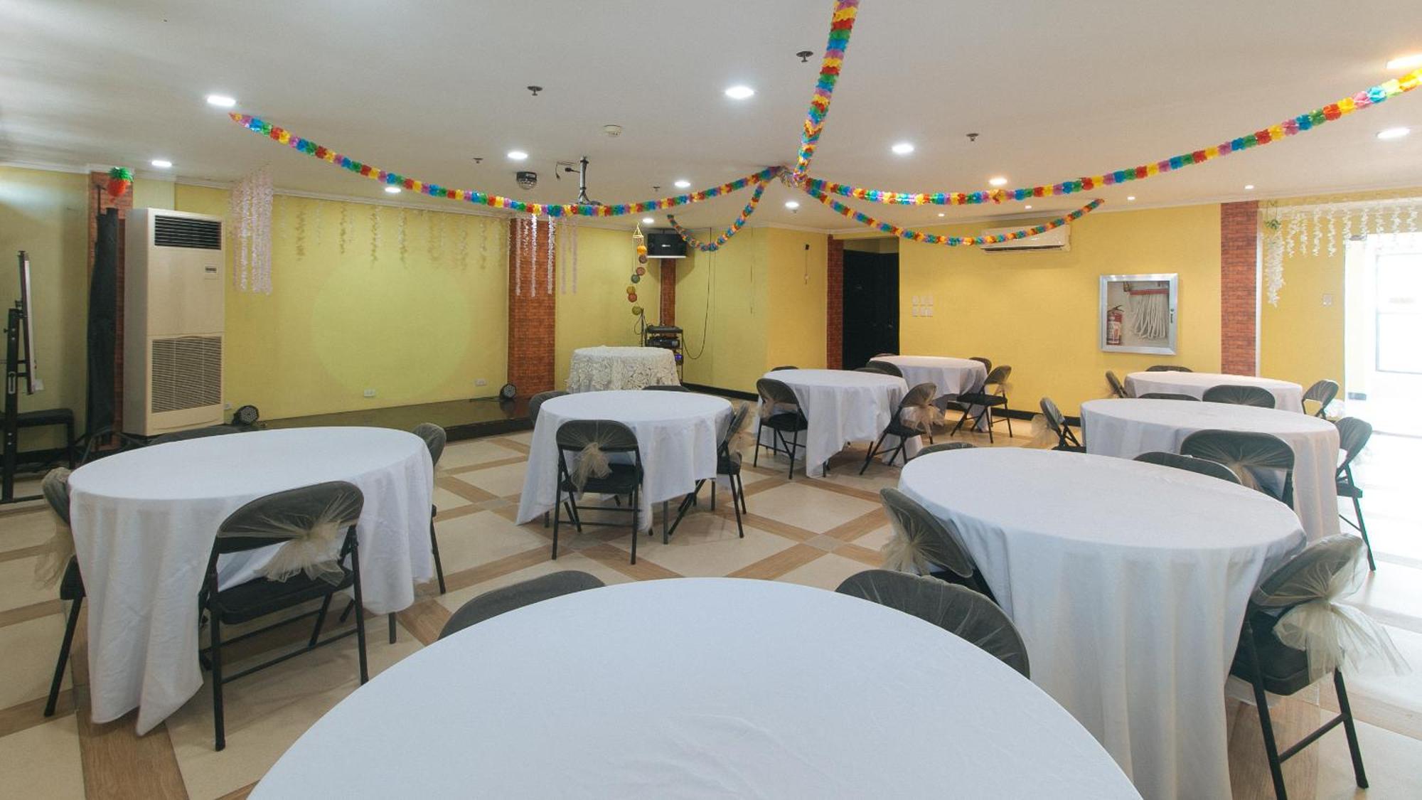 Reddoorz Plus At Mm Hotel Las Pinas Former Reddoorz Plus Near Bamboo Organ Exteriér fotografie