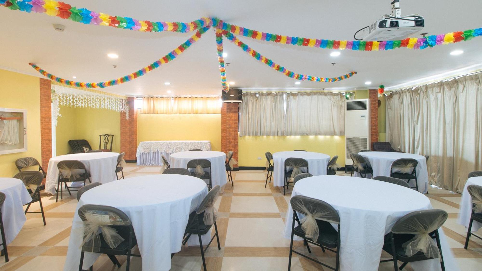 Reddoorz Plus At Mm Hotel Las Pinas Former Reddoorz Plus Near Bamboo Organ Exteriér fotografie