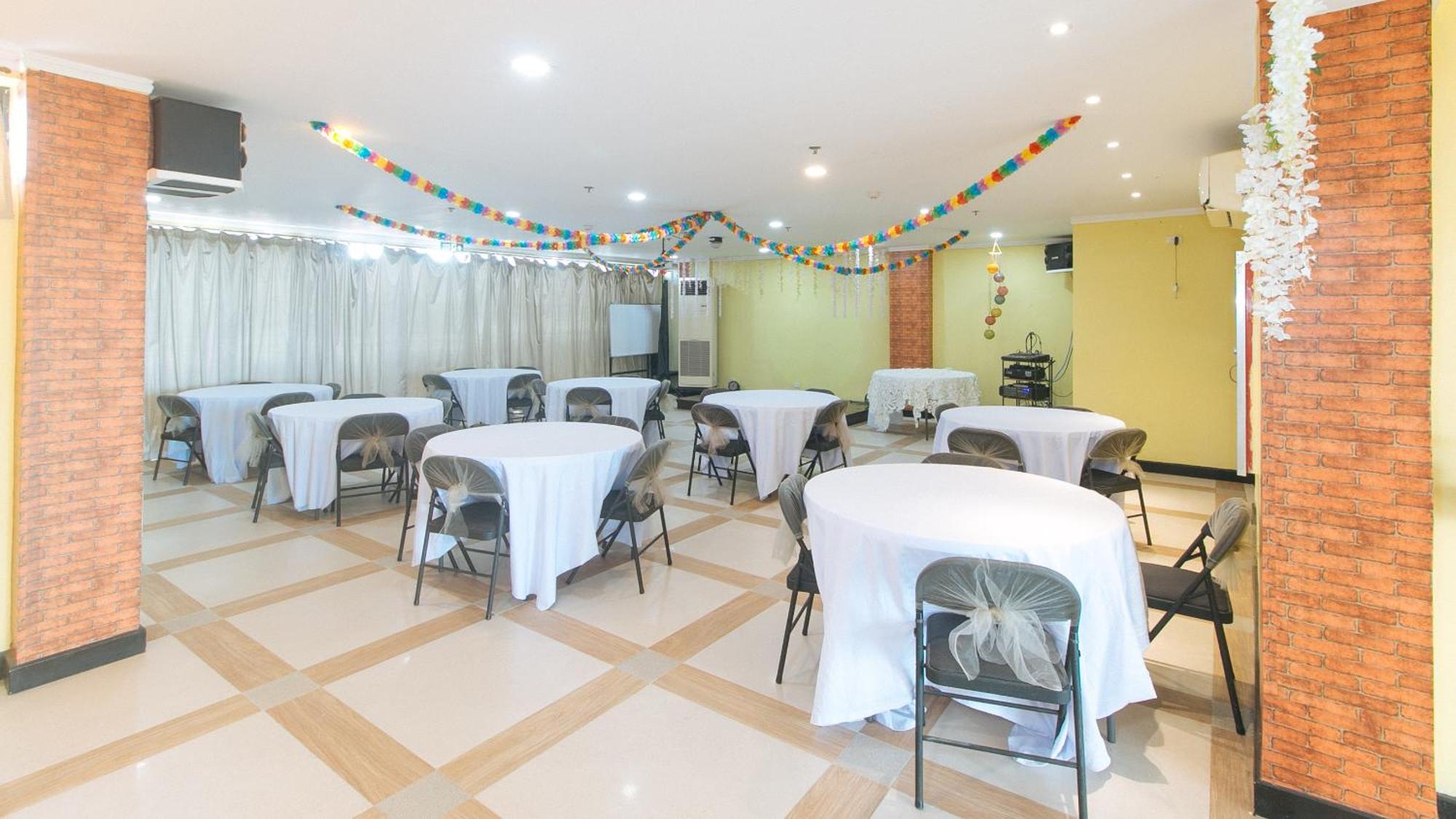 Reddoorz Plus At Mm Hotel Las Pinas Former Reddoorz Plus Near Bamboo Organ Exteriér fotografie